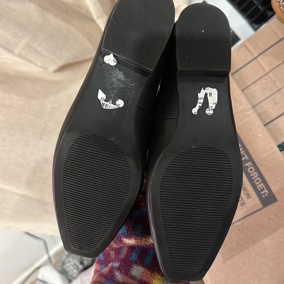 Steve Madden Loafers - NWOT with gorgeous gold chain detail! 9.5 - Picture 3 of 4